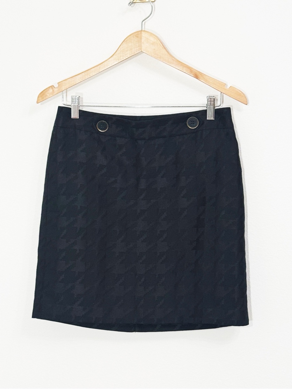 ANN TAYLOR LOFT Black Mini Skirt Like New! Size 4
